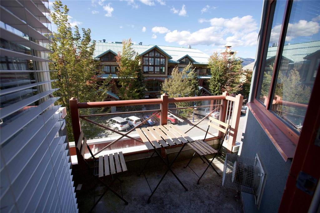 Alpenglow Lodge By Bill Whistler Extérieur photo